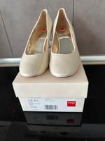 Högl Pumps Brautschuhe Farbe Champagner Größe 4 1/2   37,5.  NEU Düsseldorf - Pempelfort Vorschau