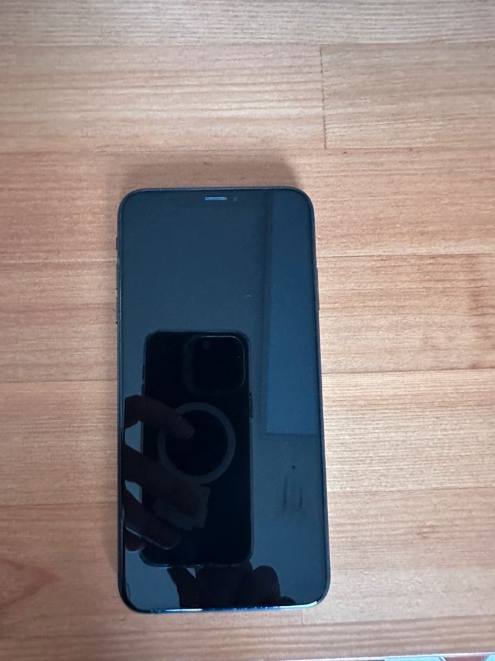 iPhone XS Max mit 256GB in Tawern