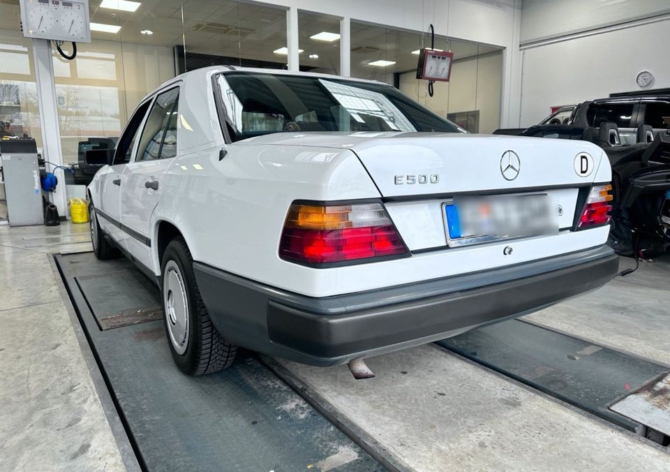Mercedes Benz W124 230 Automatik OLDTIMER in Gießen