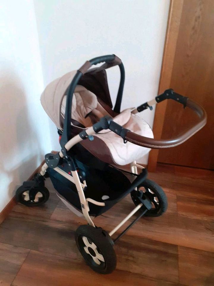 Kinderwagen 3 in 1 Set mit Zubehör in Löhne