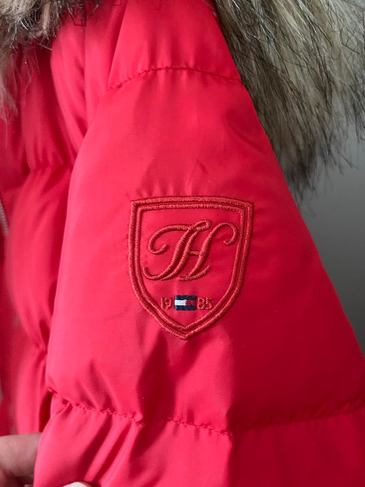 Tommy Hilfiger Winterjacke rot in Florstadt