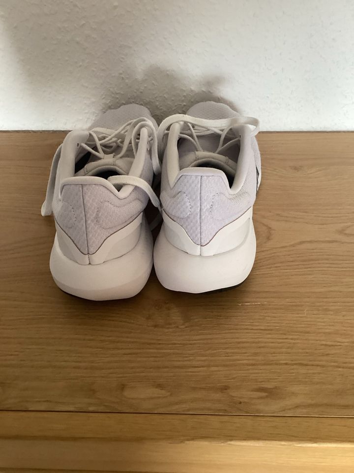 Adidas Schuhe Mann Sneaker Sportschuhe weiß 44  2/3 in Wanhöden