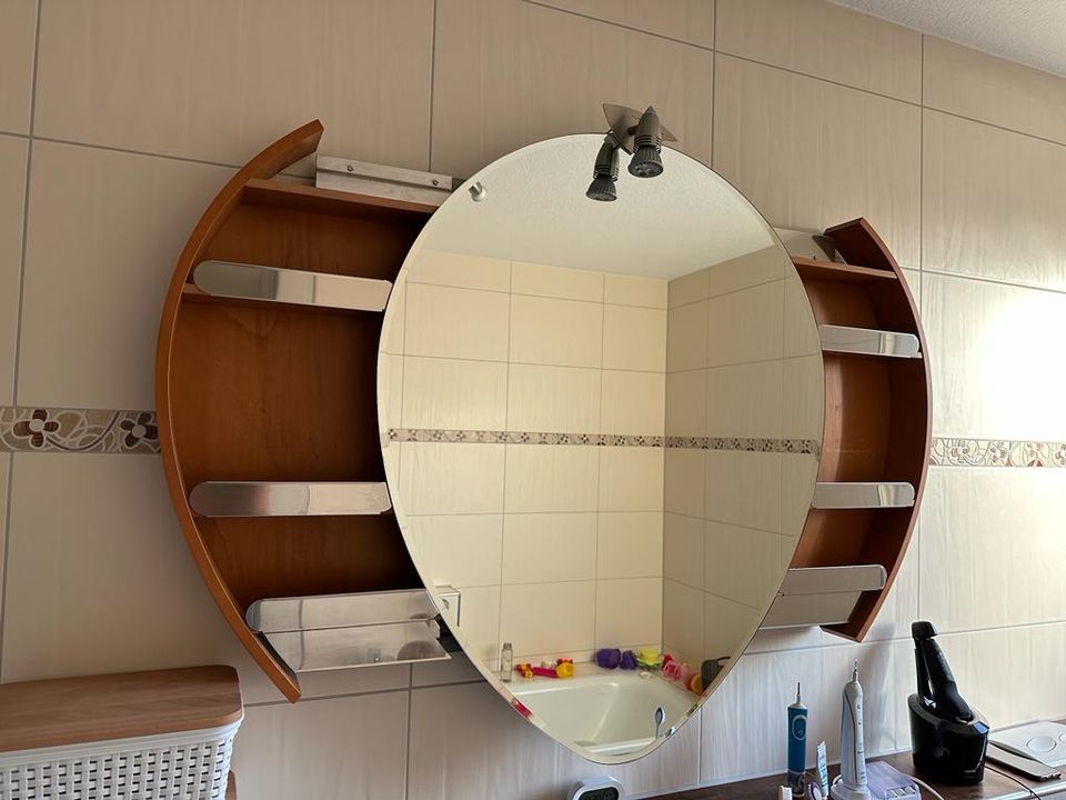 Hochwertige Design Spiegelschrank in Bedburg-Hau