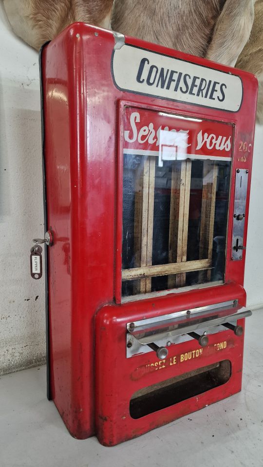 Uralter französischer Conficeries / Süßigkeiten Automat ca 1950 in Heusweiler