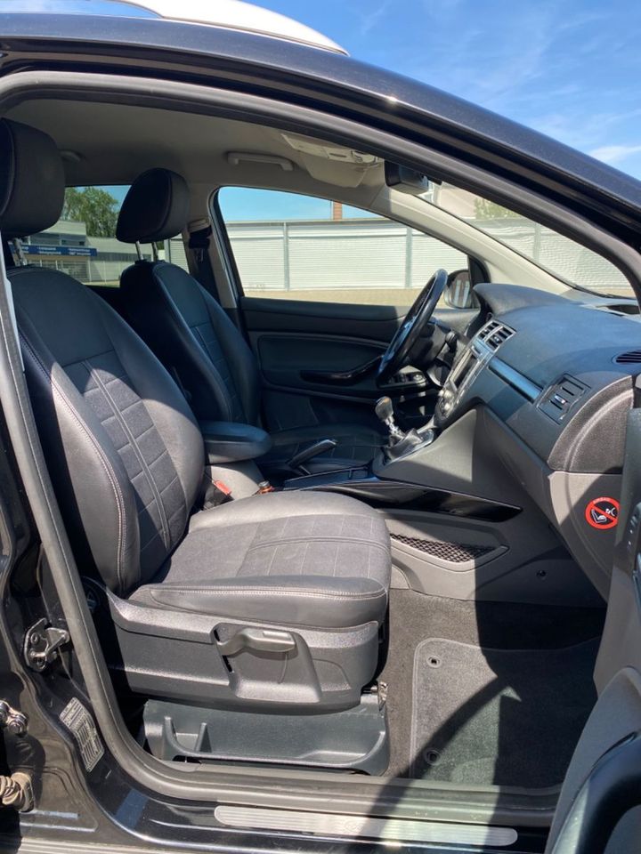 Ford Kuga Titanium, Style-Paket,Teilleder,Sitzheizung in Düren