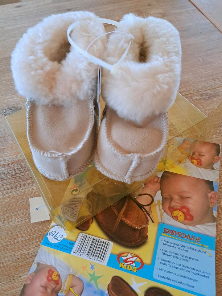 Babyschuhe, Lammfellschuhe Gr. 22/23 echt Leder in Altenkirchen Pfalz