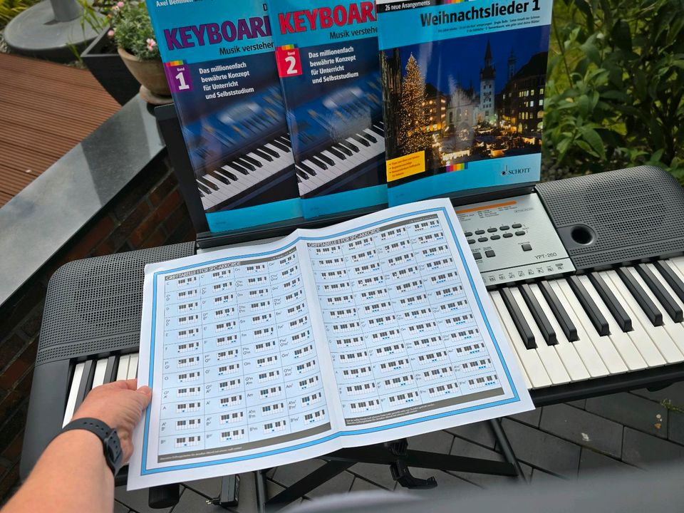 Yamaha YPT-260 Keyboard + Ständer + Keyboardspiel Bücher in Neuenkirchen