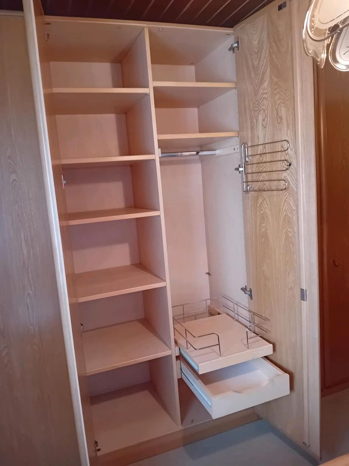 Schlafzimmer-Set - Doppelbett, Nachttisch & großer Kleiderschrank in Ottweiler