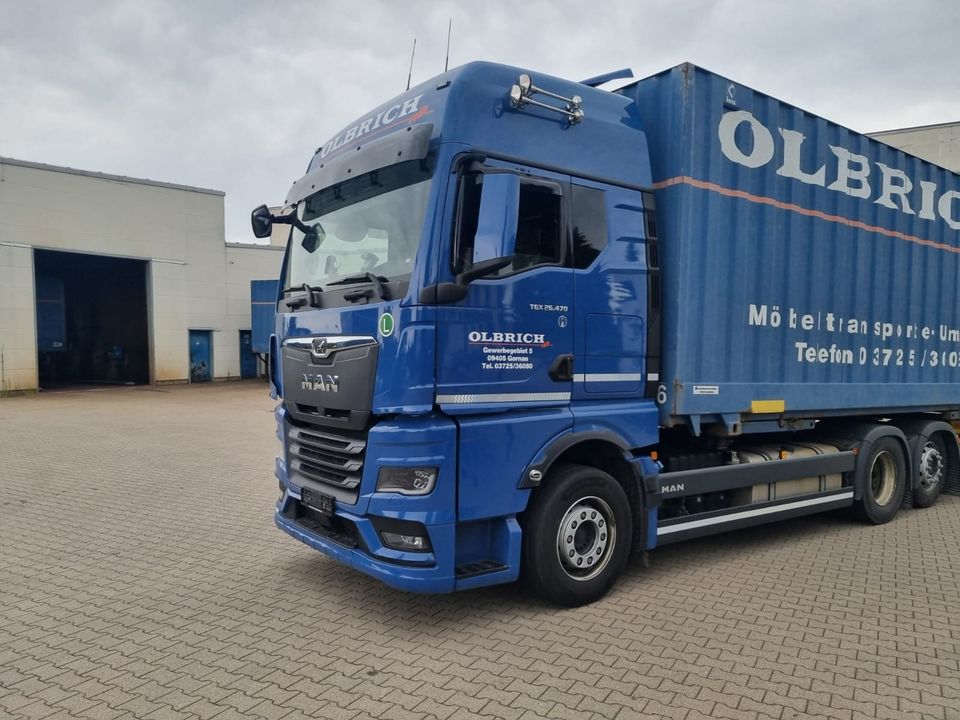 Berufskraftfahrer CE im Fernverkehr für Neumöbeltransporte in Gornau