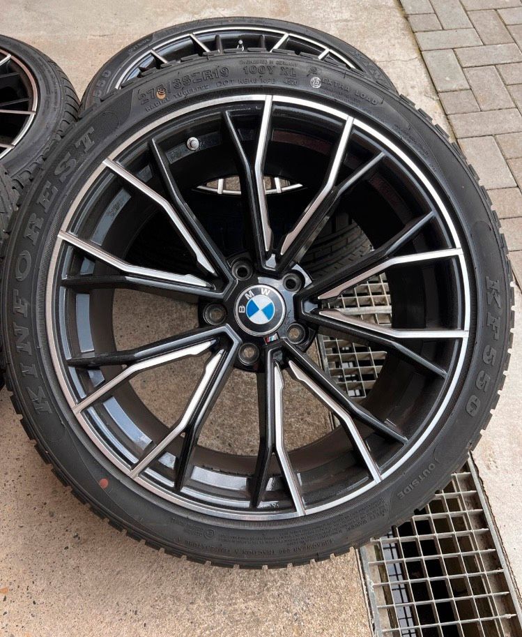 BMW Reifen mit Felgen in Oerlinghausen