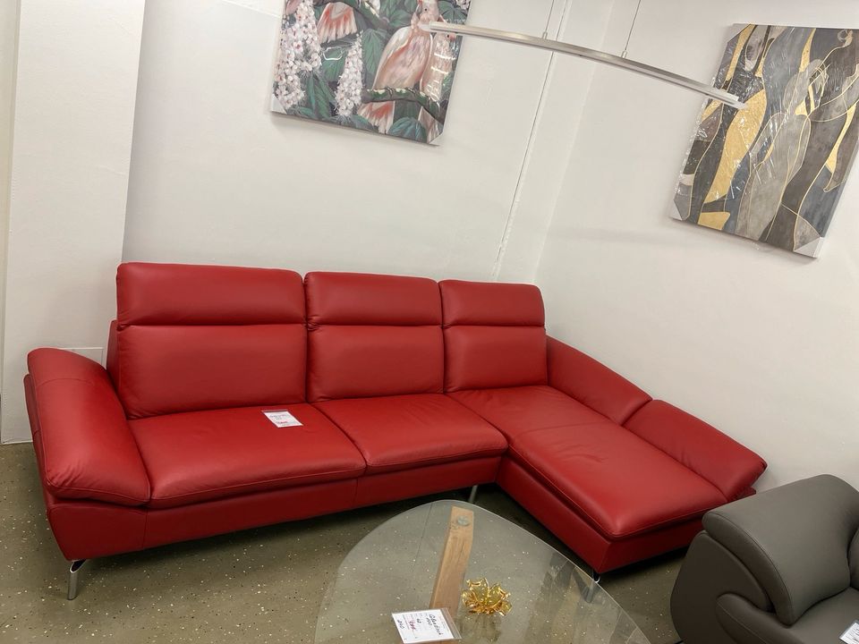 Ecksofas Couch Leder rot,inkl Armteilverstellung Neue in Marburg