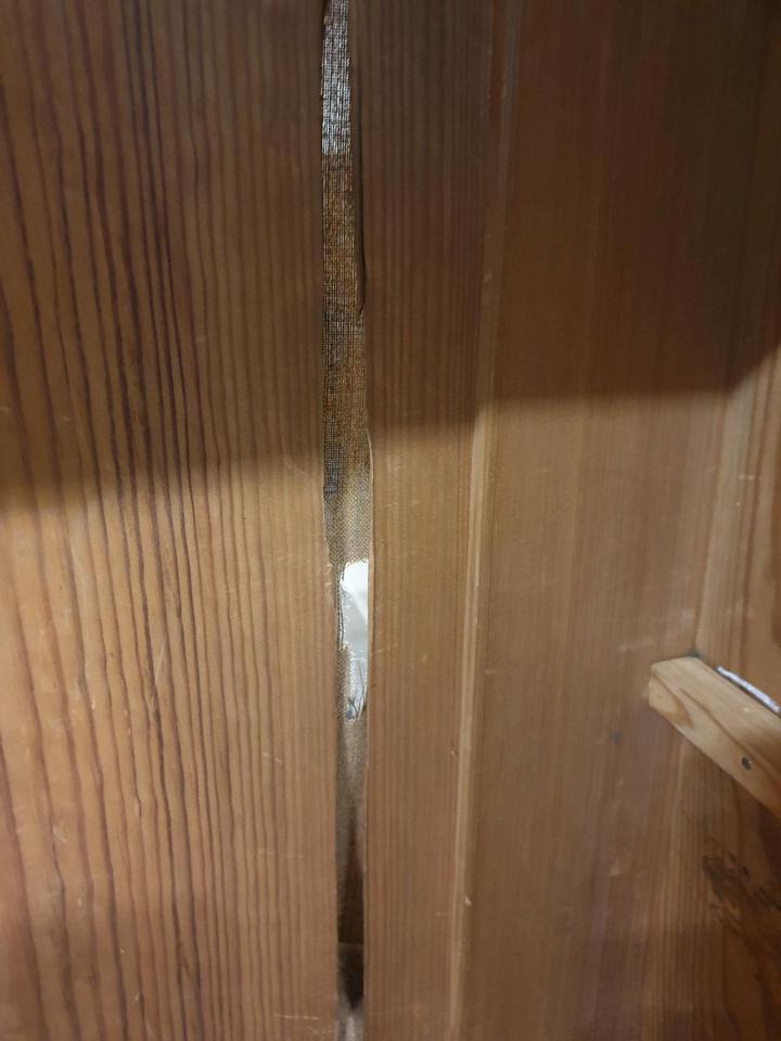 24567RH Wunderschöner antiker Schrank dunkel Dielenschrank in Augsburg