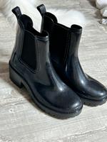 NEU ASOS Chelsea Boots halbe Gummistiefel  SCHWARZ NEU  gr. 38 Brandenburg - Mittenwalde Vorschau