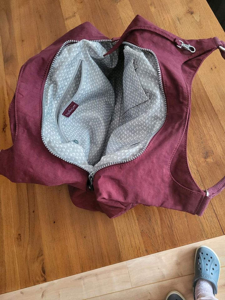 Tasche von Kippling, bordeaux rot in Düsseldorf