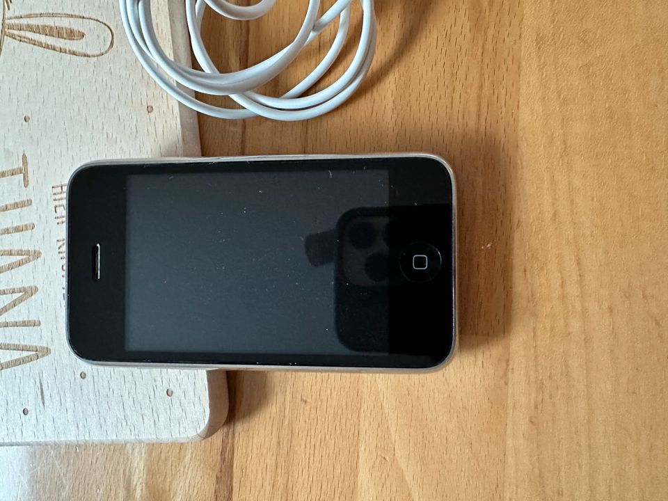 iPhone 3GS schwarz 16 gb Zustand gut und funktioniert in Münsingen