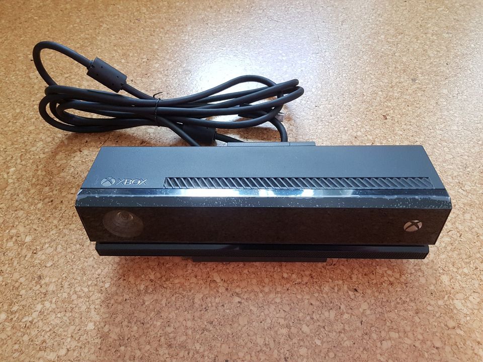 XBox One 500GB mit viel Zubehör und 2TB externer Festplatte in Berlin