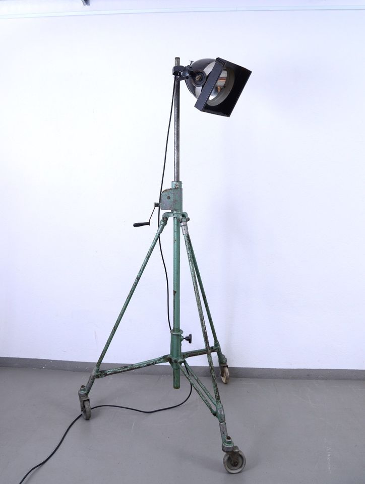 Stehlampe Bühnenscheinwerfer Tripod Industrial Vintage in Dresden