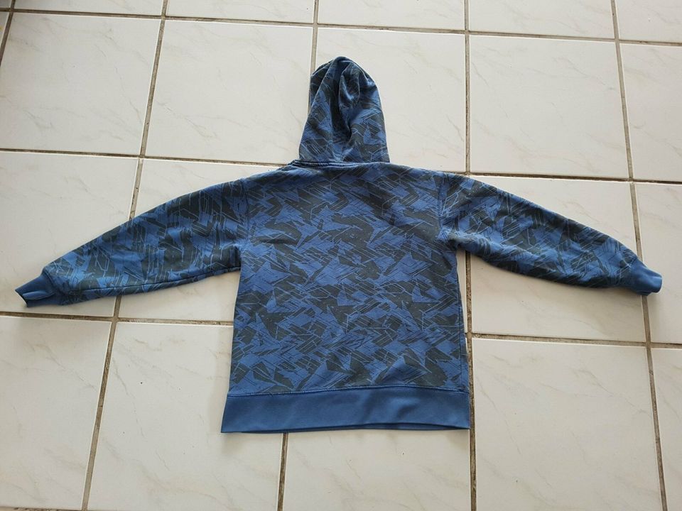 Kapuzenshirt Hoodie Größe 152 steht drin, fällt aber kleiner aus in Ebstorf