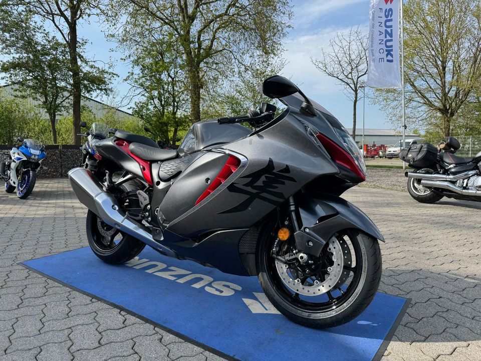 Böwadt-und-Hansen-252-Suzuki-GSX-1300-R-Hayabusa-grau-rot in Handewitt