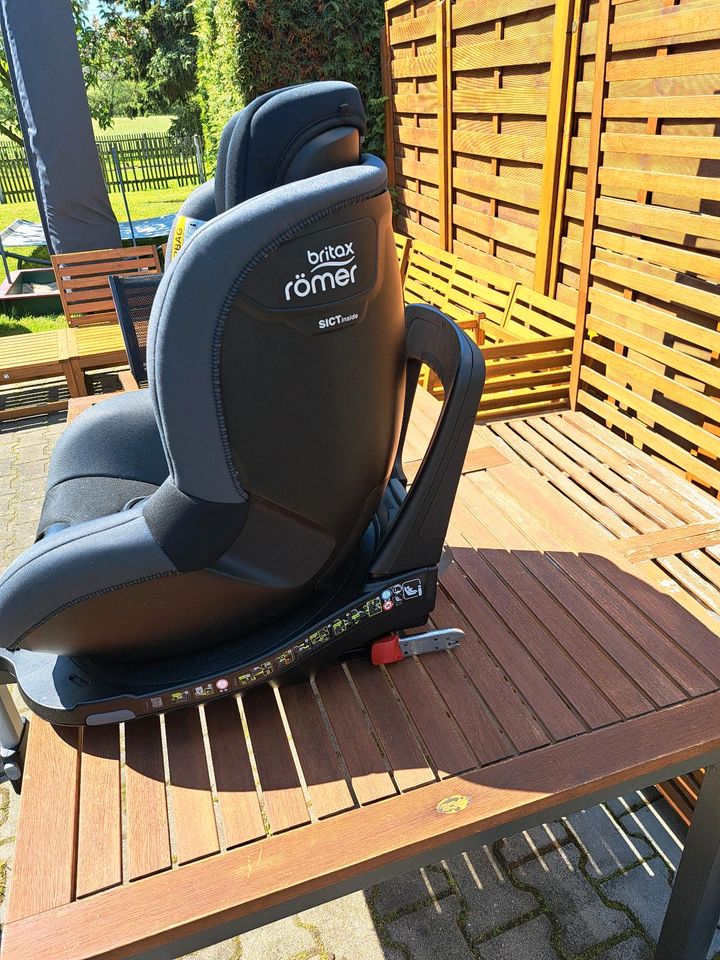 Kindersitz Britax Römer Dualfix M i-Size Reboarder in Borna