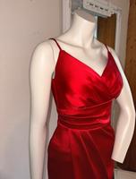 Elegantes Abiballkleid in Rot – Satinoptik, Gr. 36/38 Niedersachsen - Winsen (Aller) Vorschau