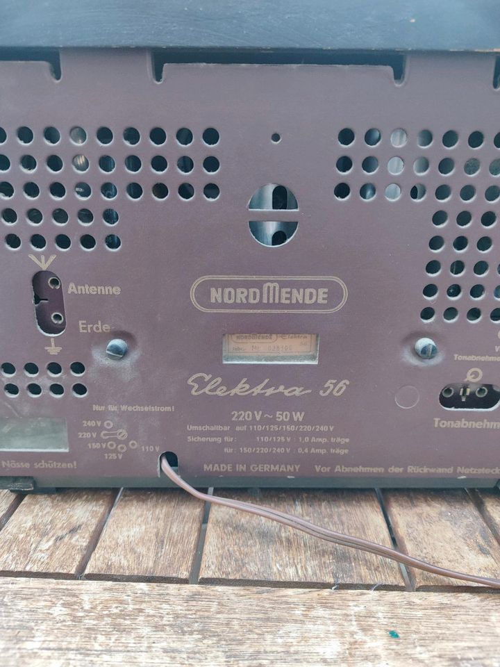 Alte Retro Röhren Radios in Fockbek