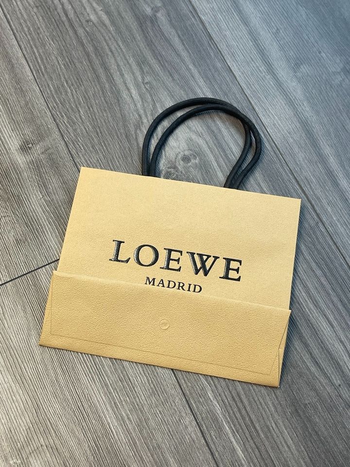 LOEWE Papier Einkauftasche Einkaufstüte Geschenktasche Khaki NEU in Pirmasens