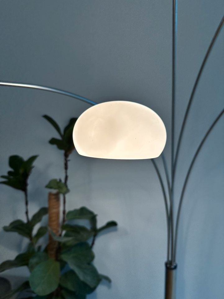 Stehlampe im schönen Design - 5 Arm, weiß, chrom in Recklinghausen