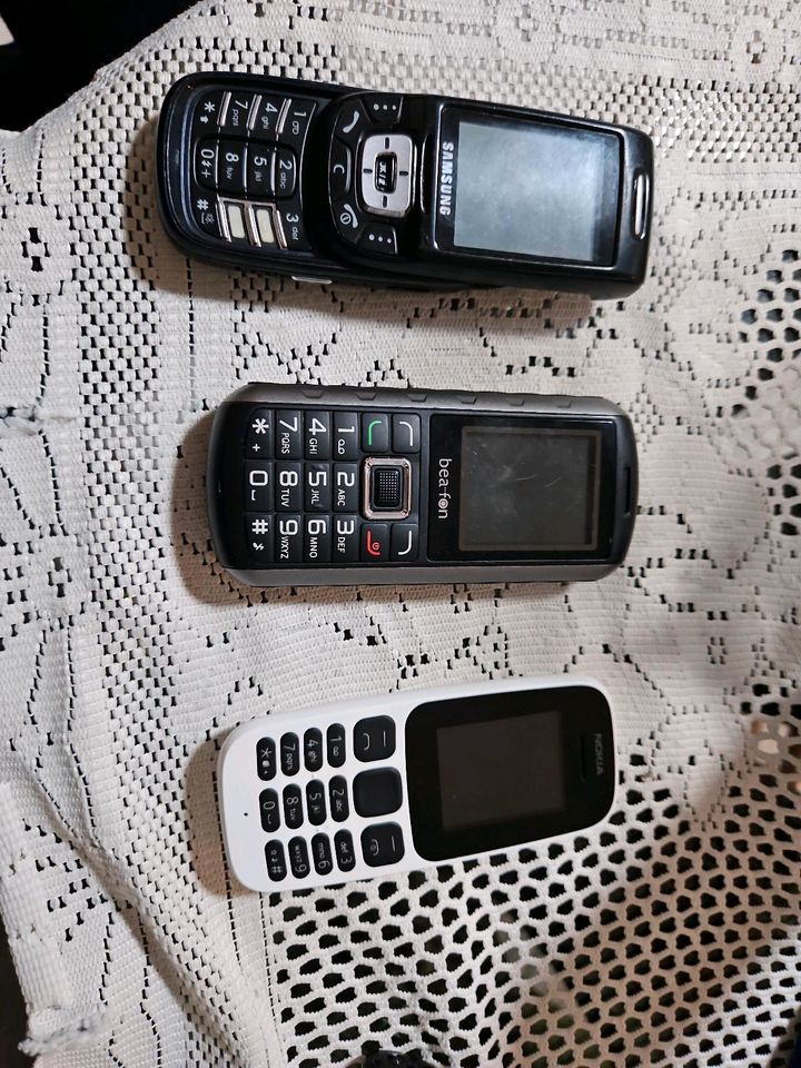 3 Handys verschiedener Marken in Bad Langensalza
