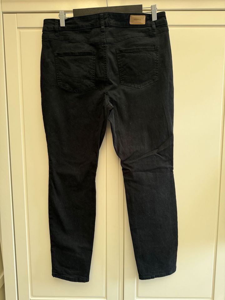 Triangle Jeans Hose schwarz Größe 44 XXL bequem Stretch in Wedemark
