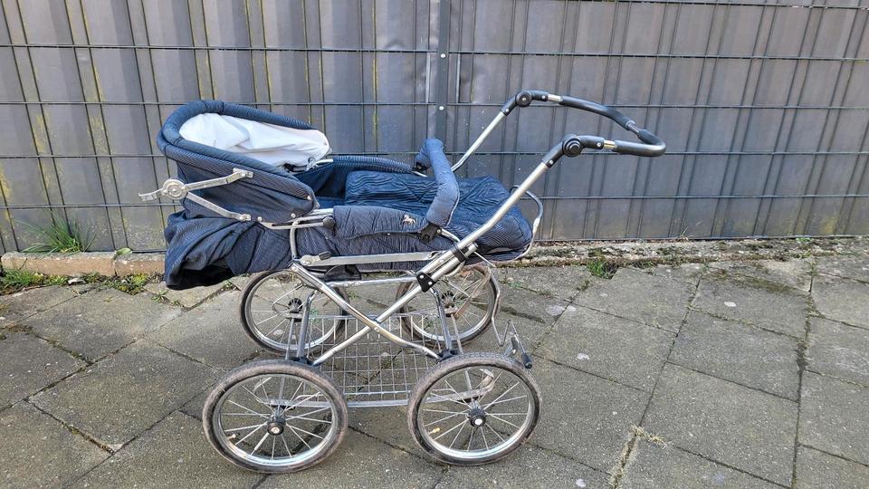 Hesba Kinderwagen mit Zubehör in Dortmund