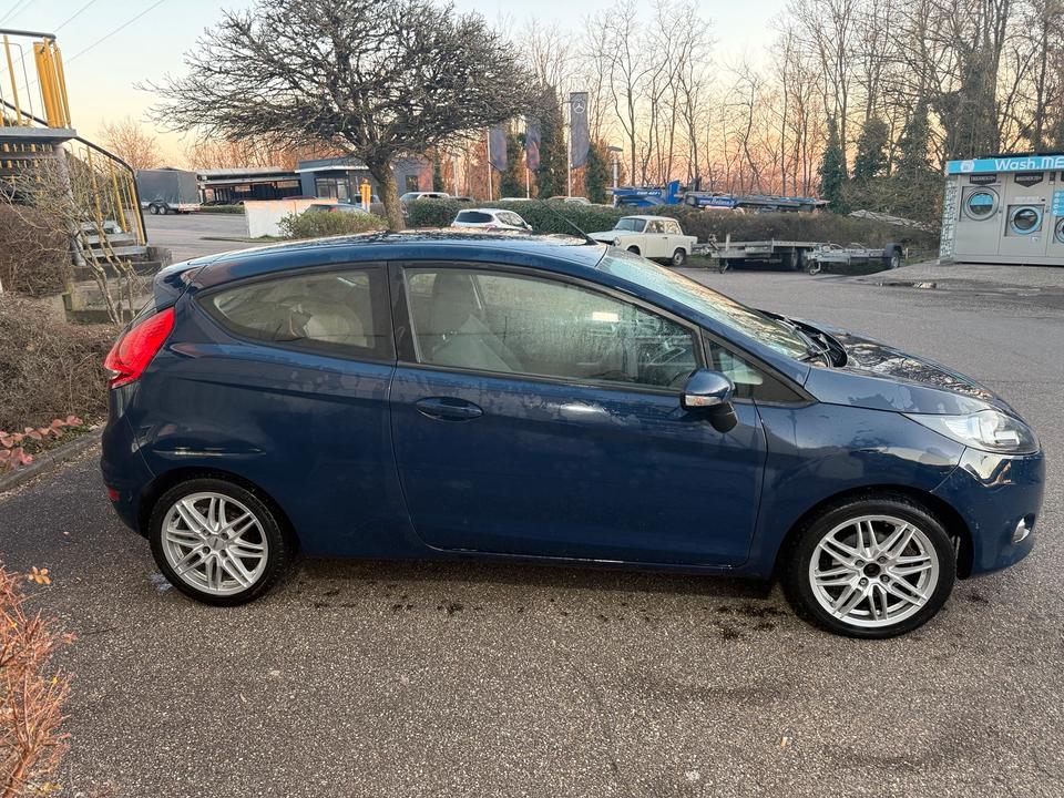 Ford Fiesta 1.6 TDCI 2 Hand in Pirmasens