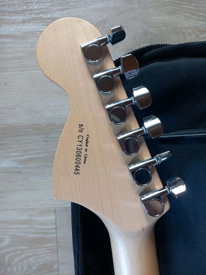 Fender Squier Shelly Pink Squirestrat Gitarre E-Gitarre in Gattendorf