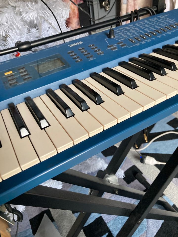 YAMAHA CS1X Synthesizer voll funktionstüchtig in Berlin