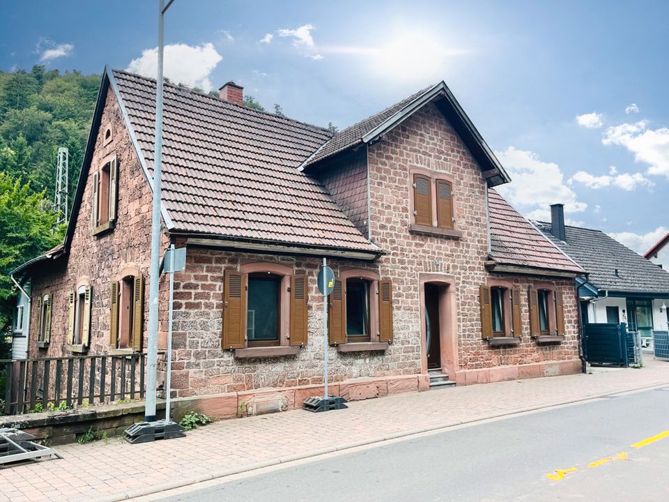 Charmantes Einfamilienhaus in Weidenthal: Großzügiges Wohnen in idyllischer Umgebung in Weidenthal