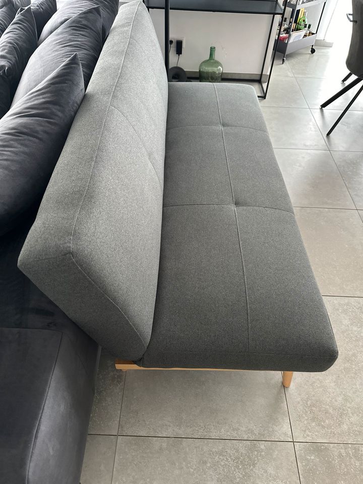 3-Sitzer Sofa Ingram  / grau - Couch - Schlafsofa in Elsenfeld