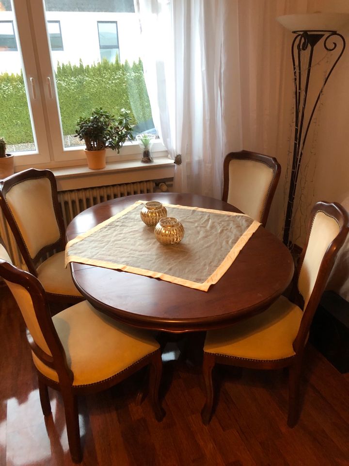 Tisch inkl,,4 Stühlen, in Hünfelden