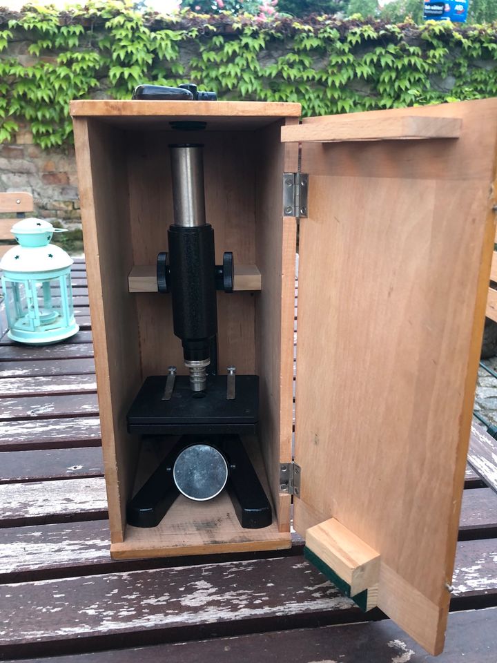 Mikroskop Vintage Holzbox Schule Lehrmittel Natur in Wanzleben