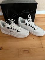 Nagelneue Karl Kani Schuhe Gr.45 Nordrhein-Westfalen - Remscheid Vorschau