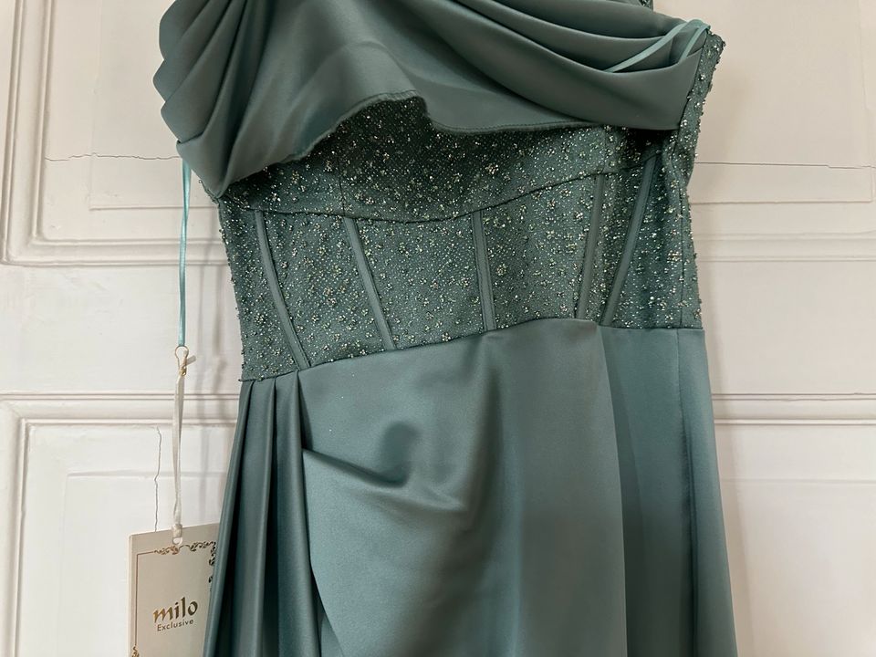 Kleid (in Mint Salbei) für Abiball oder als Hochzeitsgast in Siedenburg