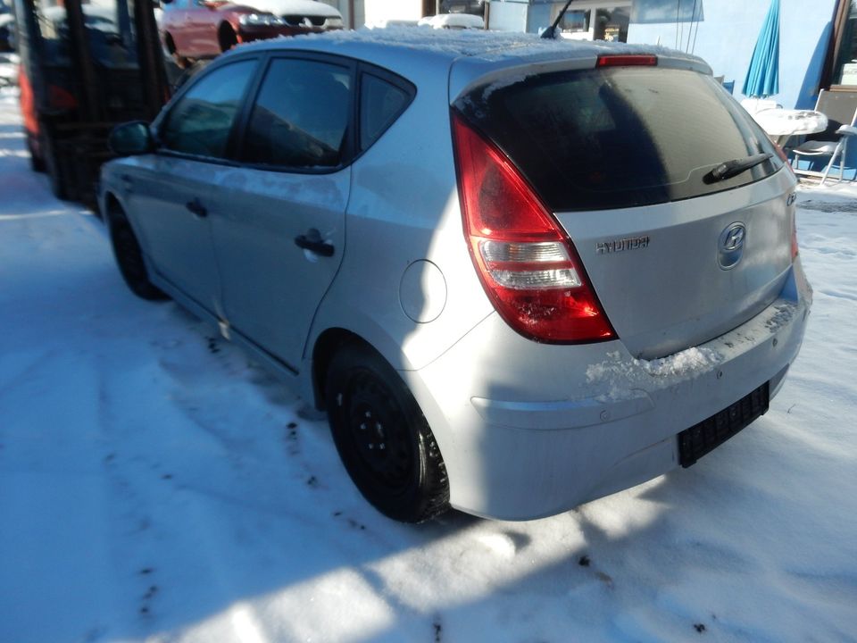 Hyundai I30 Ersatzteileträger 1.4 Continental-Silver VN9142 in Heilsbronn