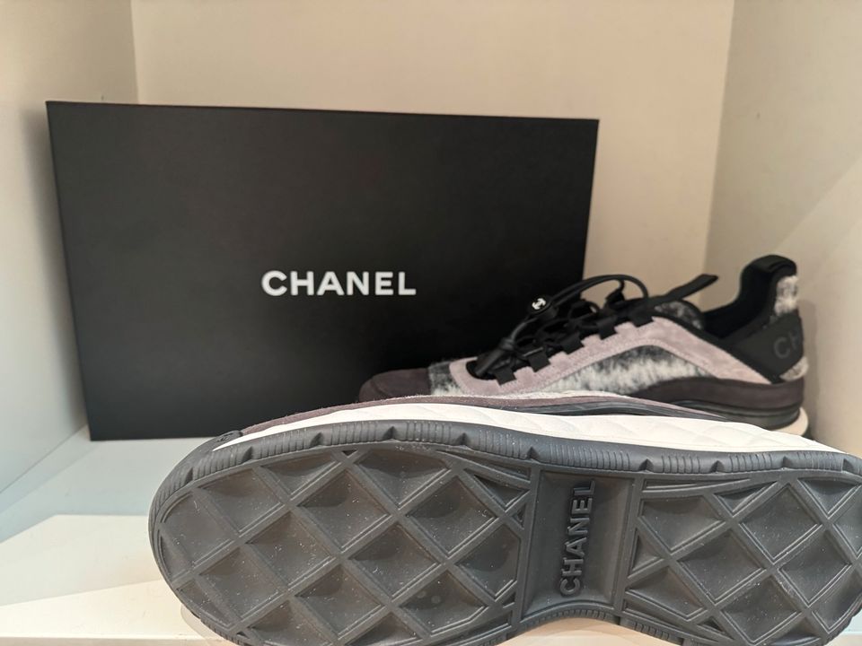 Original Chanel Sneakers nagelneu Größe 40,5 in Stuttgart