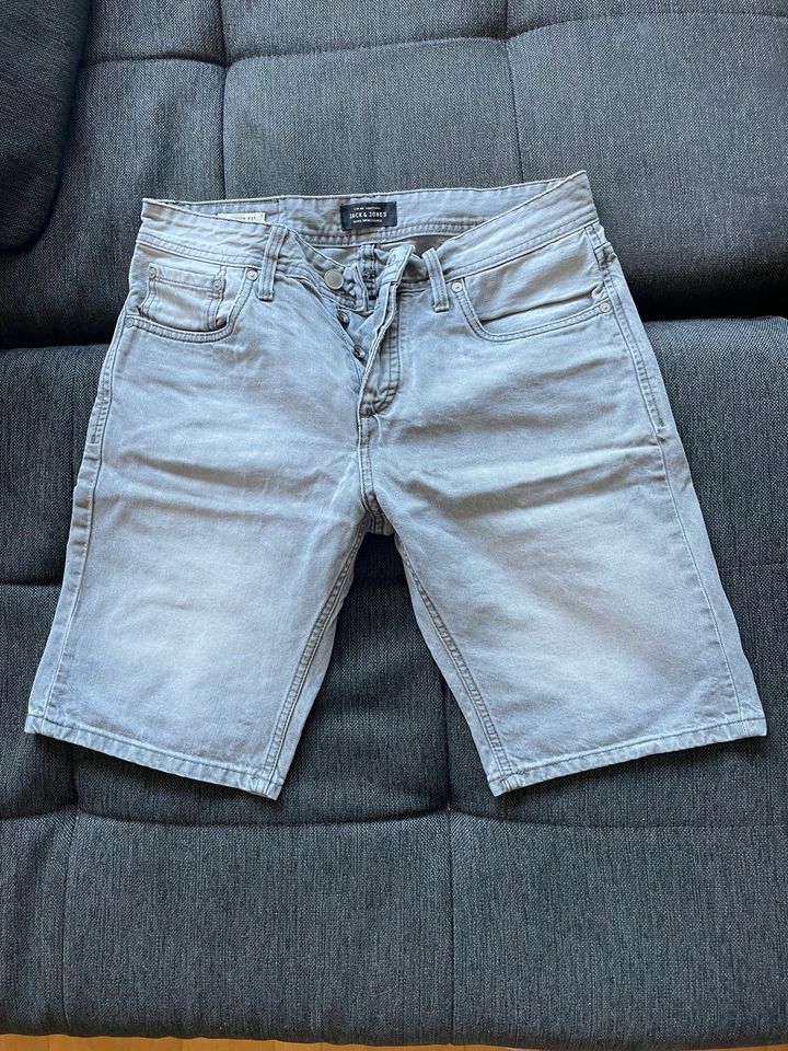 JACK&JONES Jeans grau kurz Gr. S   wie Neu in Hannover