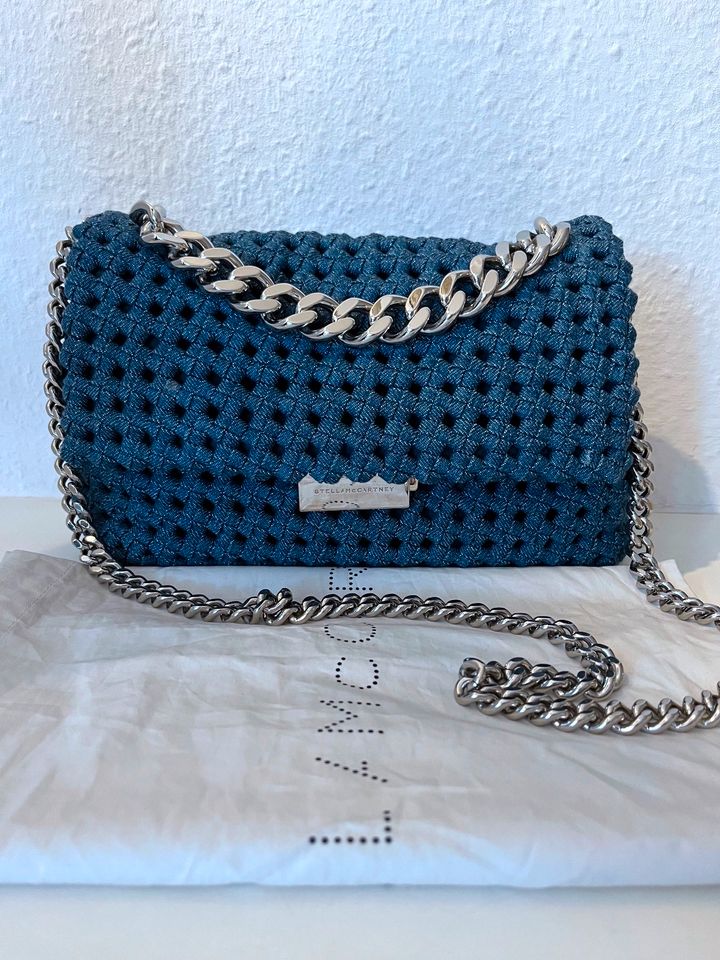 Stella McCartney Tasche Blau Silber Häkel Optik Crochet Bag Blue in Hamburg