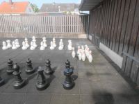Schach Figuren zu verkaufen mit Bowling keckel und Kugel Niedersachsen - Munster Vorschau