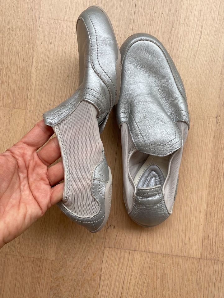 Puma Nuala Yoga Gymnastik Schuhe Neu 40 in Burgwedel