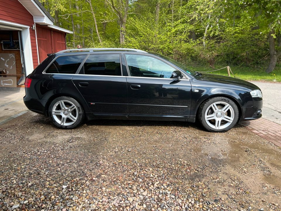 Audi A4 B7 2.0TDI Avant S-Line TÜV Neu in Klamp