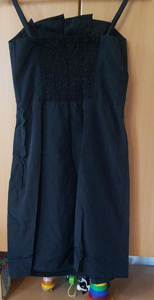 Schickes schwarzes Kleid von Only Größe M in Bochum