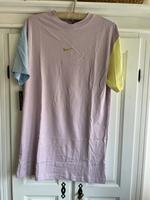 Nike Shirt/Kleid Neu mit Etikett Größe S Nordrhein-Westfalen - Gladbeck Vorschau