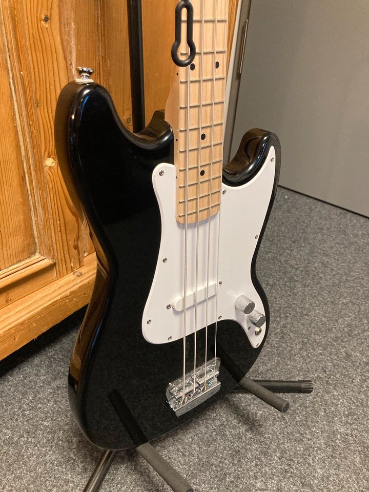 Squier by Fender Bronco Bass Shortscale (wie Mustang) in Augsburg
